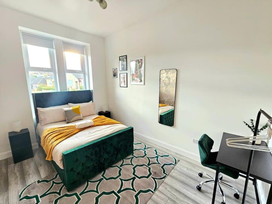 Spacious Haven With Free Parking グラスゴー エクステリア 写真